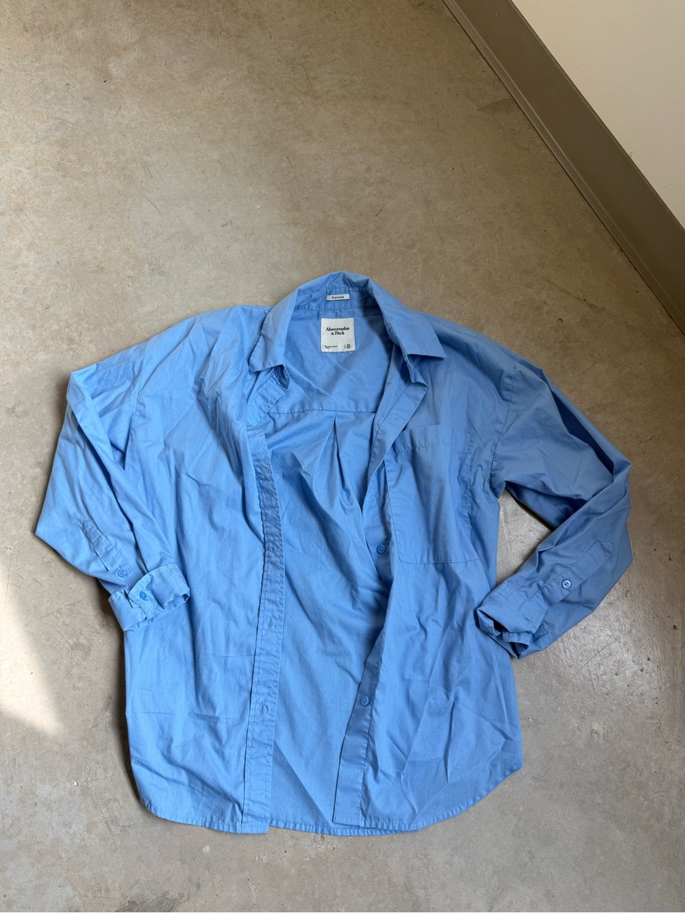 Light Blue XS Button-Up Shirt